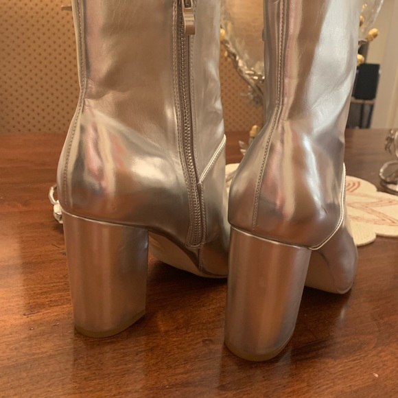 Urban outfitter. Metallic silver boots - Picture 7 of 10